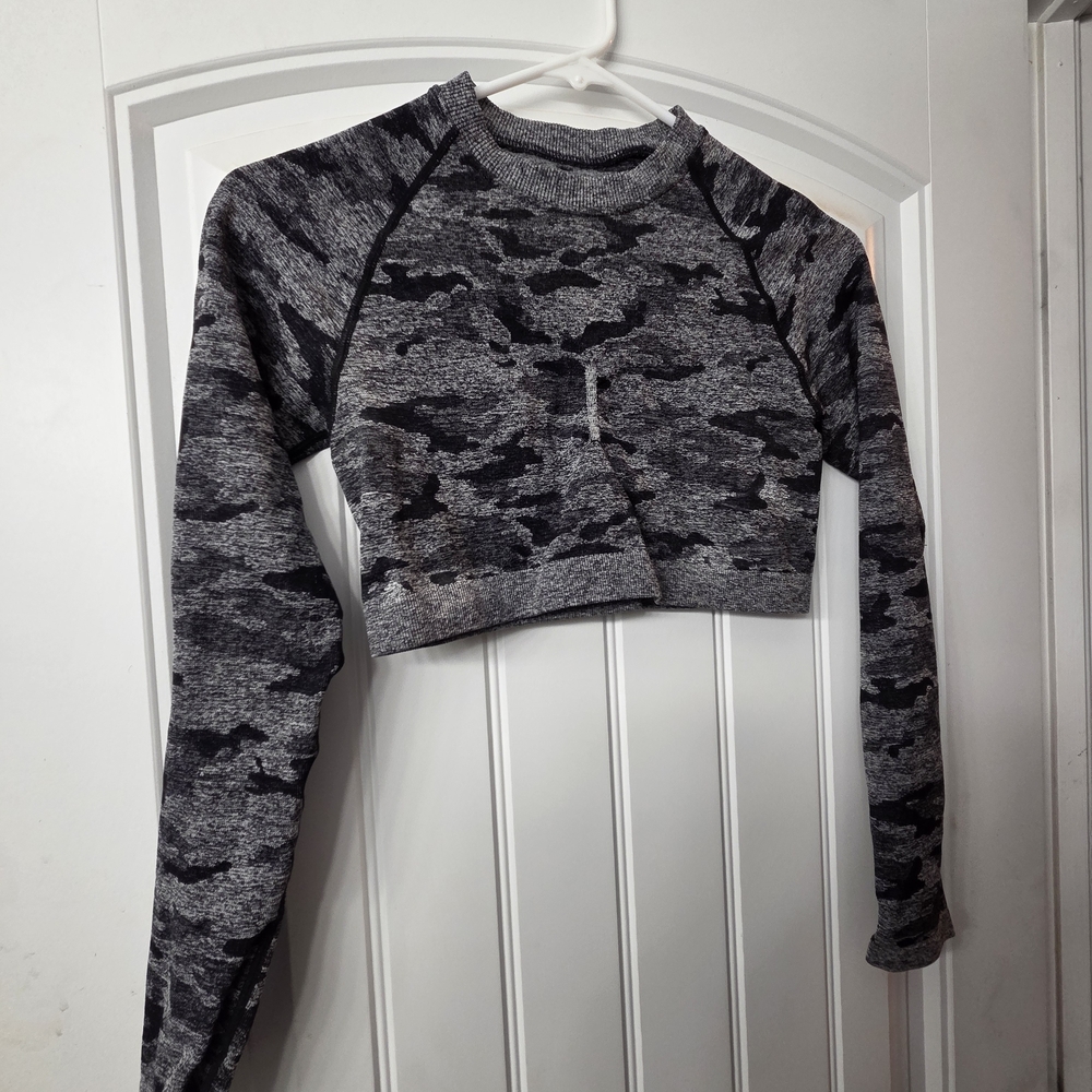 Gray Camo Long Sleeve Crop Top